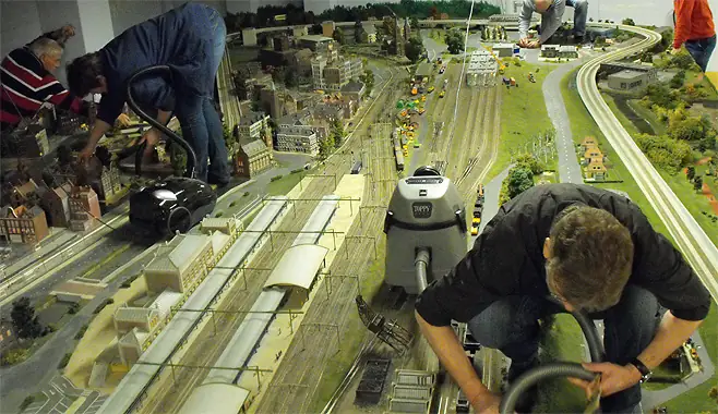 Schoonmaken stofzuiger miniatuurwereld rotterdam