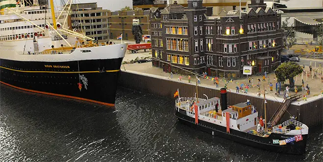 Intocht sinterklaas boot zwarte piet hotel new york kade