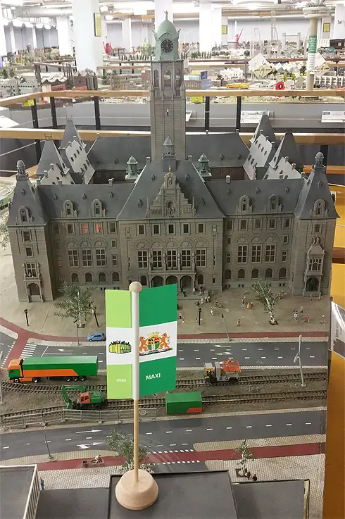 Mini max vlag burgemeester Aboutaleb