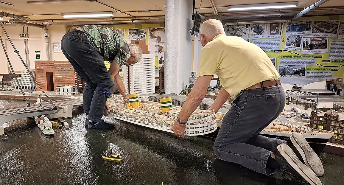 Onderhoud aan ss Nieuw Amsterdam