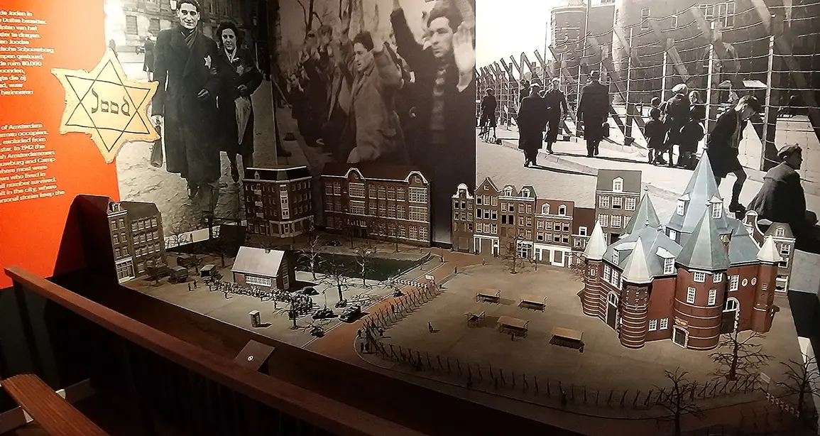 De maquette De Joodsche Buurt in de Tweede Wereldoorlog op de soft opening, 8 maart