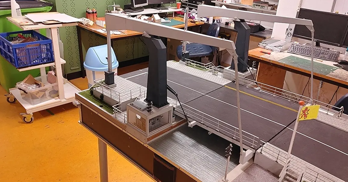 De Leimuiderbrug in het atelier, bijna klaar voor de opdrachtgever