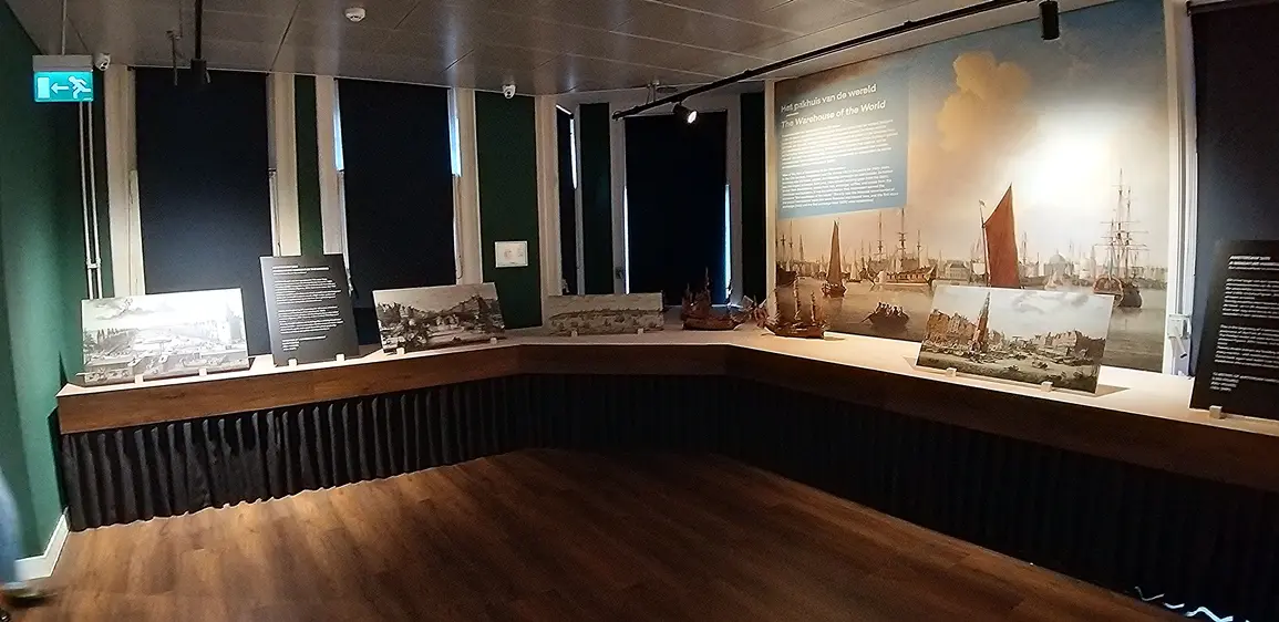 De plek op de tweede verdieping van het museum, met foto’s en teksten over de komende maquette