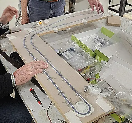 De nieuwe bodemplaat met de Magnorail-ketting