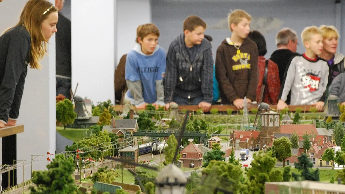 Bezoekers bij de miniatuurwereld