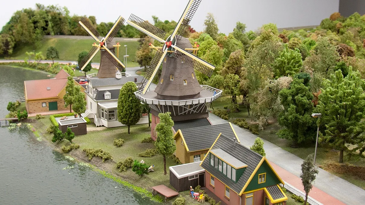 Molens en polderlandschap in de miniatuurwereld