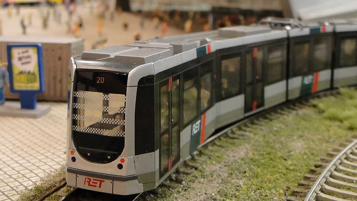 Een RET-tram in de miniatuurwereld