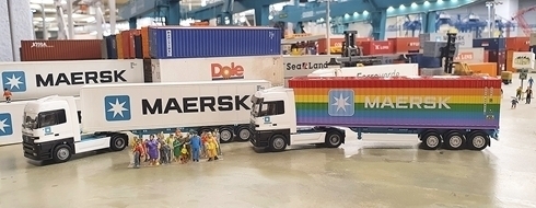 Maersk Regenboogcontainers
