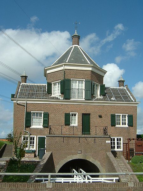 Oranjesluis Sluishuis Jachthuis Rijksmonument